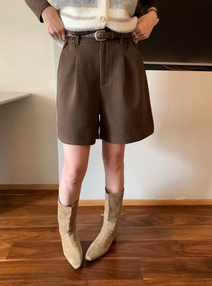 // 挺括感羊毛呢料連腰帶短褲