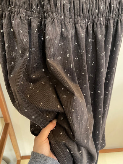 // 秋冬磨毛質料碎花中裙