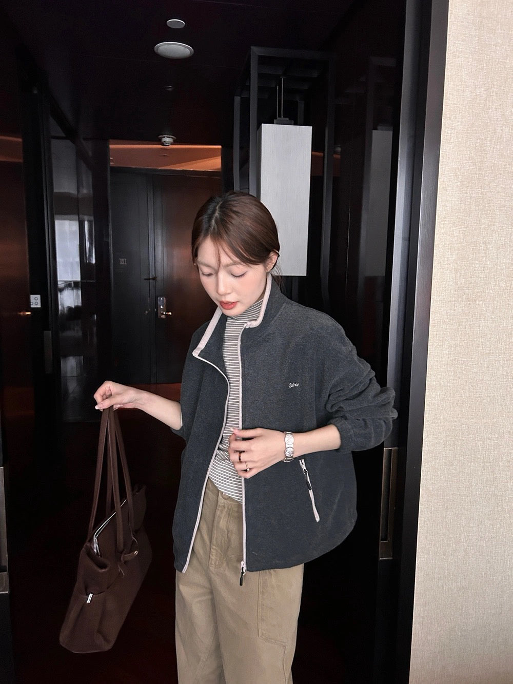 J42 / 超韓撞色邊小刺繡搖粒絨小立領外套
