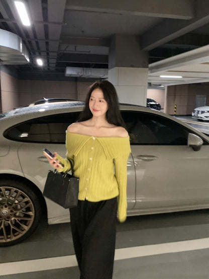 // 50%綿羊毛+20%alpaca可一字領直坑紋大翻領NT