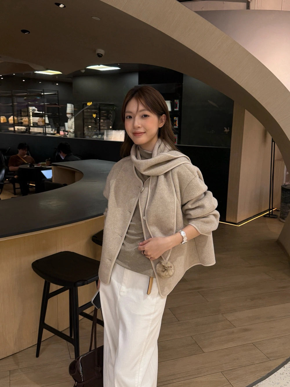 J46 / 極簡風雙面呢圓領包邊外套(連頸巾)(5%羊毛)