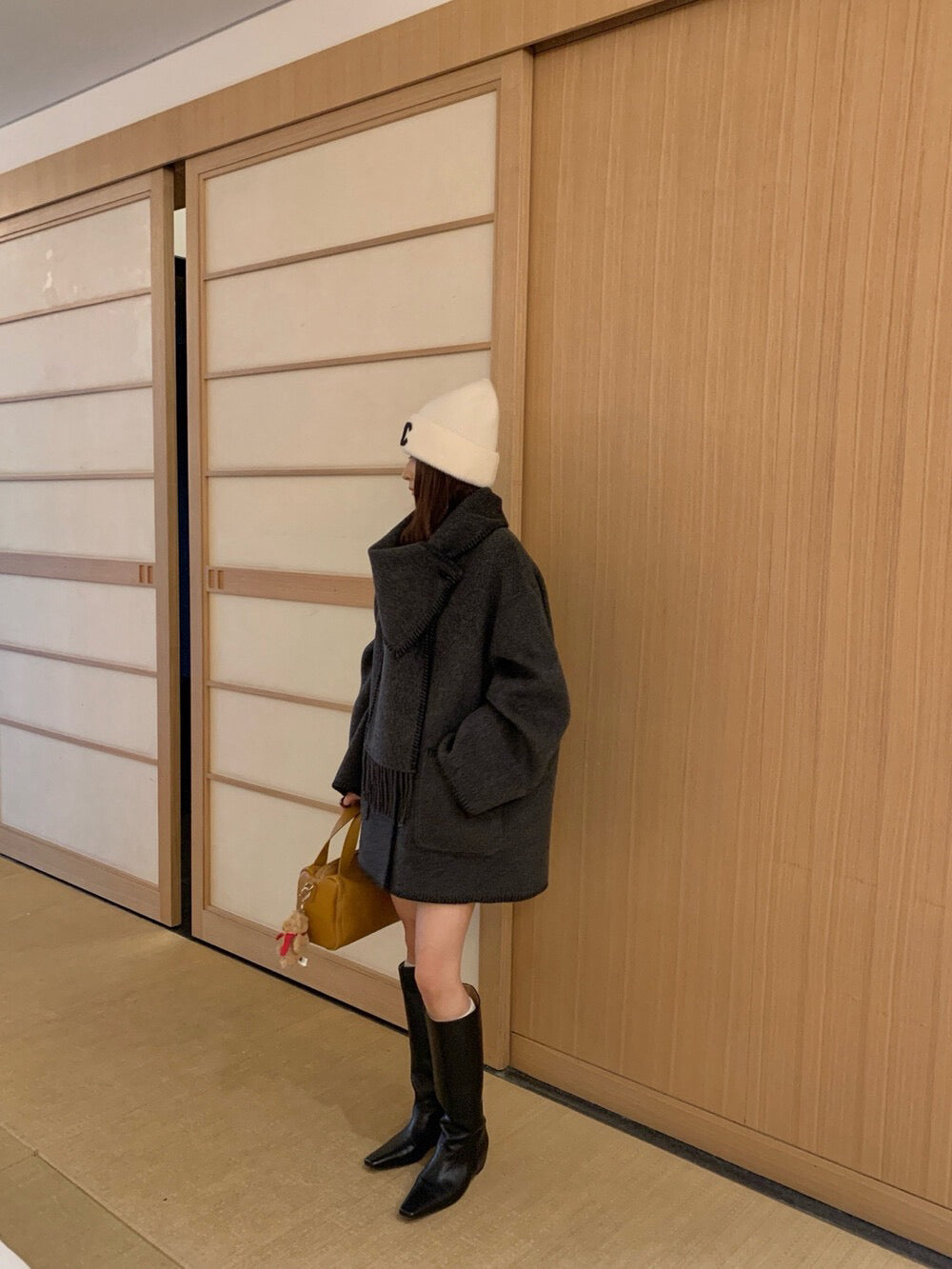 // 100%羊毛撞色鎖邊手工外套(連頸巾)