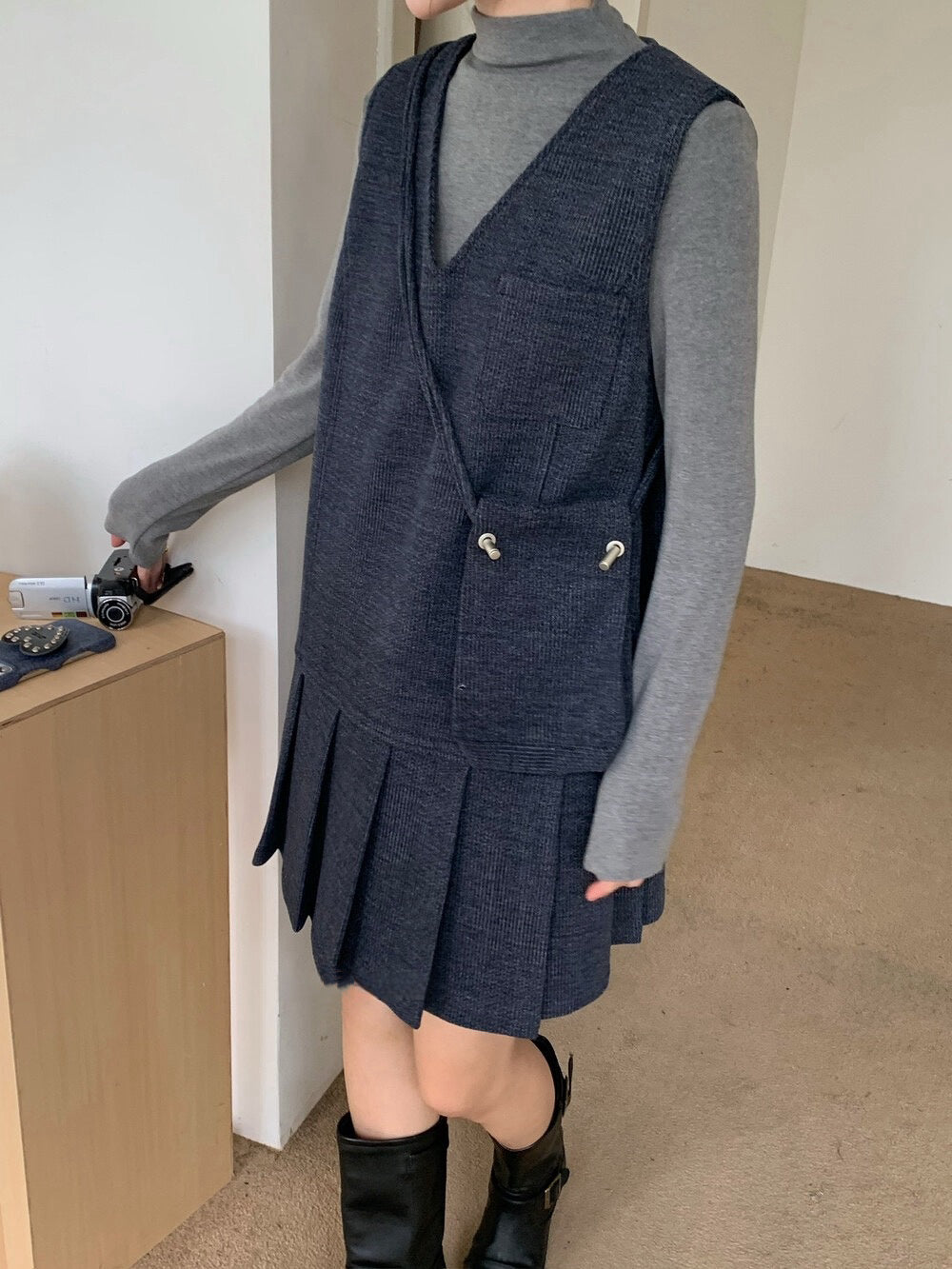 // V領百褶腳背心OPS+高領彈性打底兩件套(連袋仔)