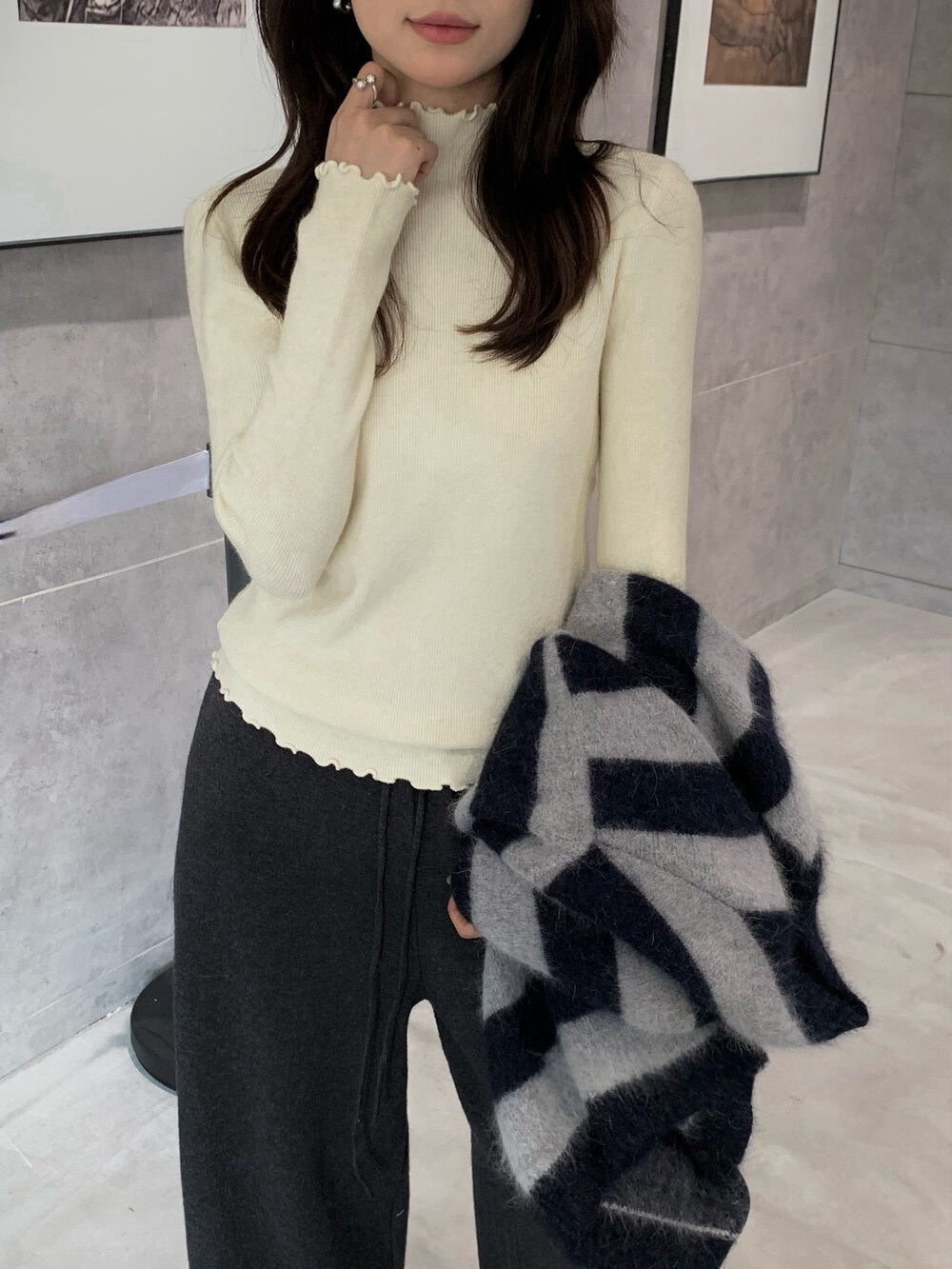 // 人手一件卷卷邊半領針織NT