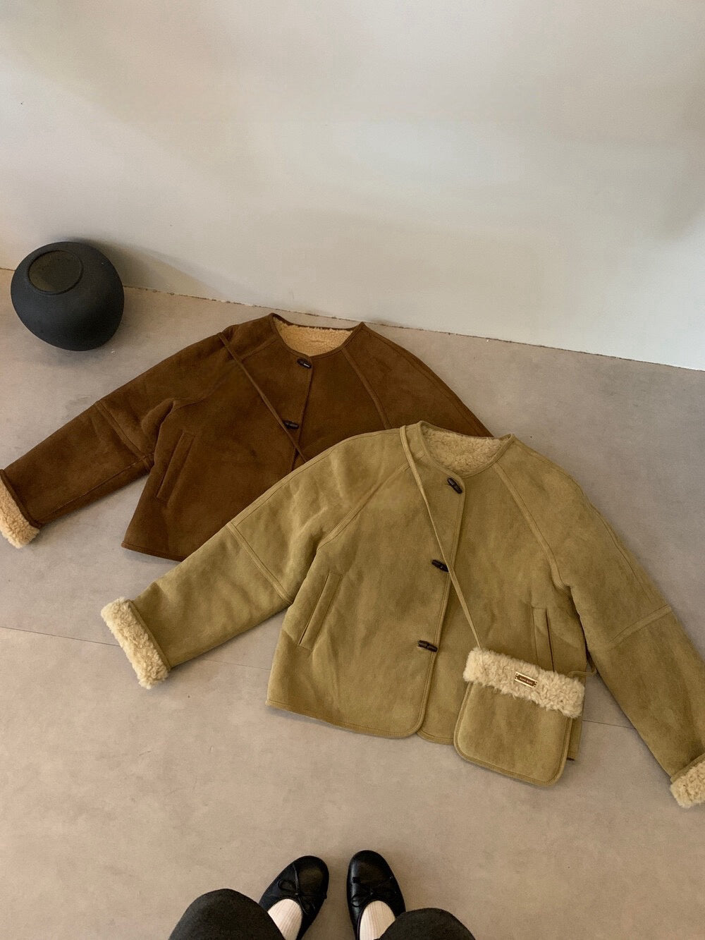 // 100%羊毛皮毛一體牛角鈕外套(連袋仔)