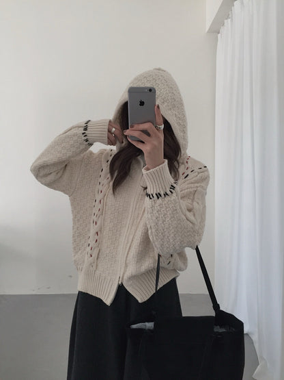 // 特別織紋撞色線麻花連帽CD