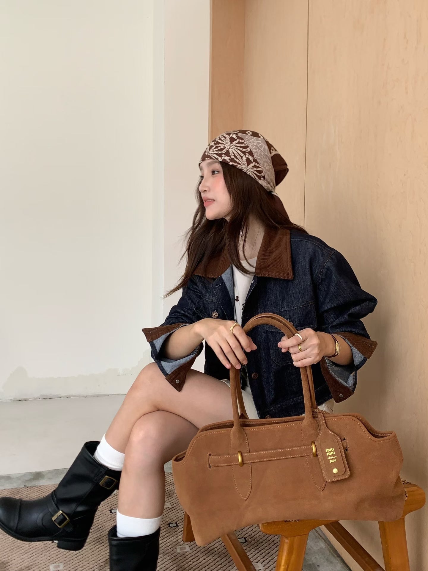 // 復古撞色燈芯絨領短款牛仔外套