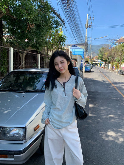 // 撞色及邊縫線亨利領TEE