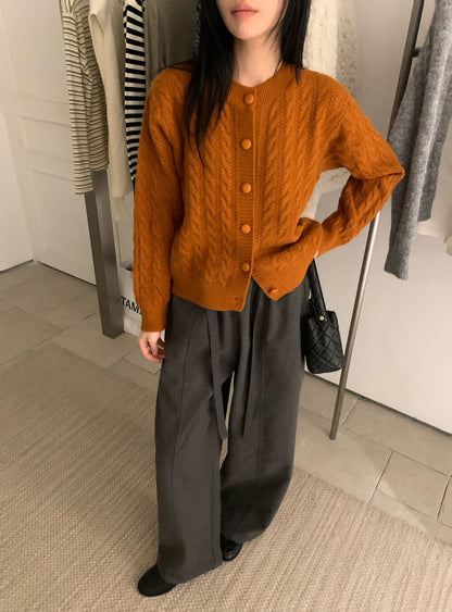 // 復古麻花包扣圓領CD