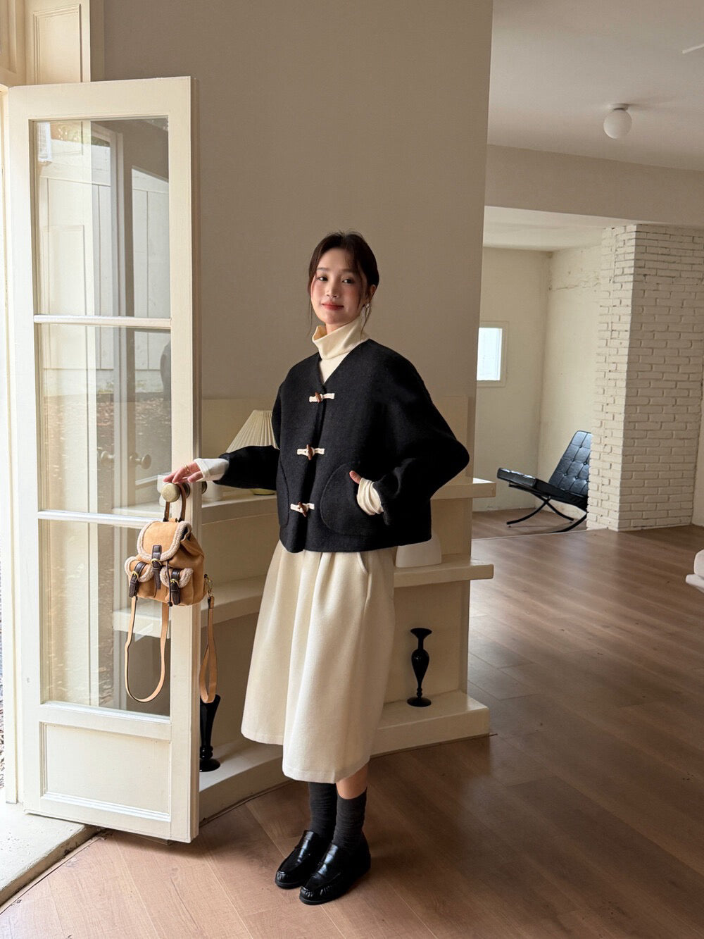 // 100%羊毛V領牛角鈕雙面手工外套