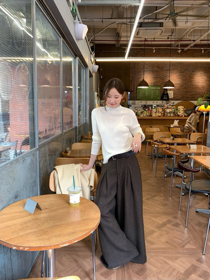 // 壓褶薄毛呢料闊腳西褲(連腰帶)