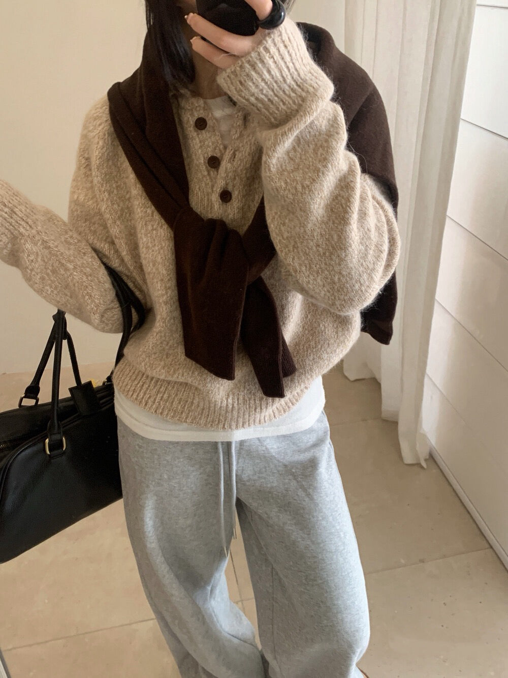 // 軟糯混兔毛花線鈕扣翻領毛衣