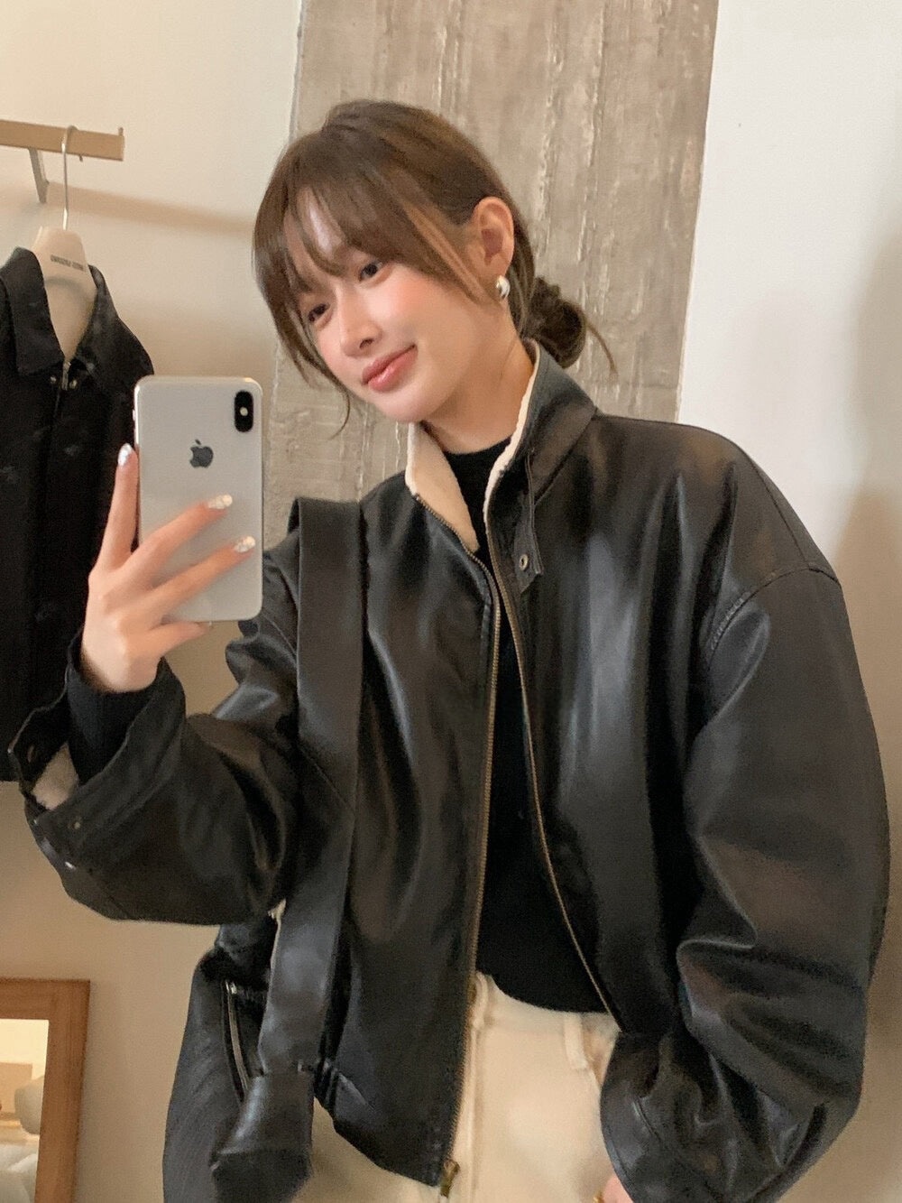 // 毛毛底帥氣可立領彷皮JK