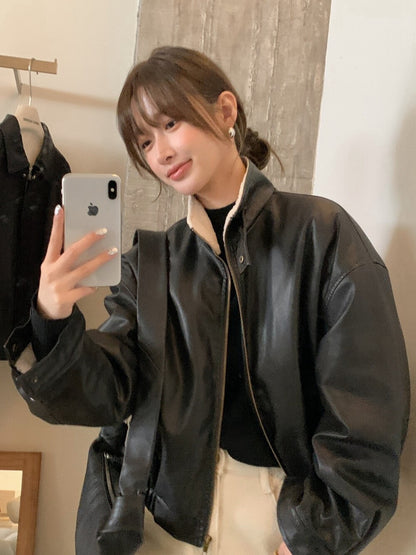 // 毛毛底帥氣可立領彷皮JK