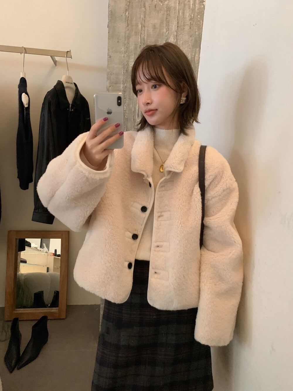 // 100%羊毛翻領毛茸茸外套