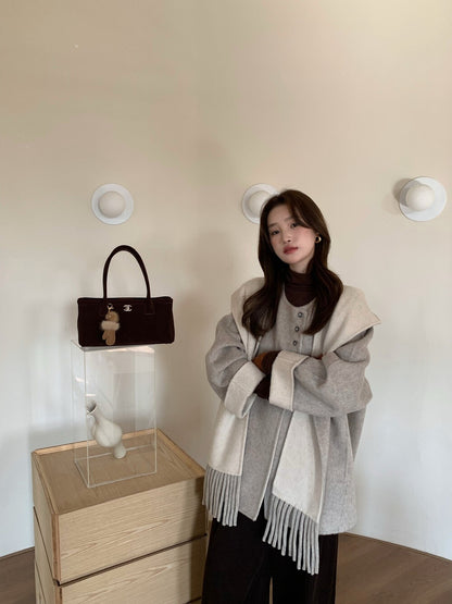 // 100%羊毛簡約高級感三粒鈕中長手工外套(連連帽頸巾)