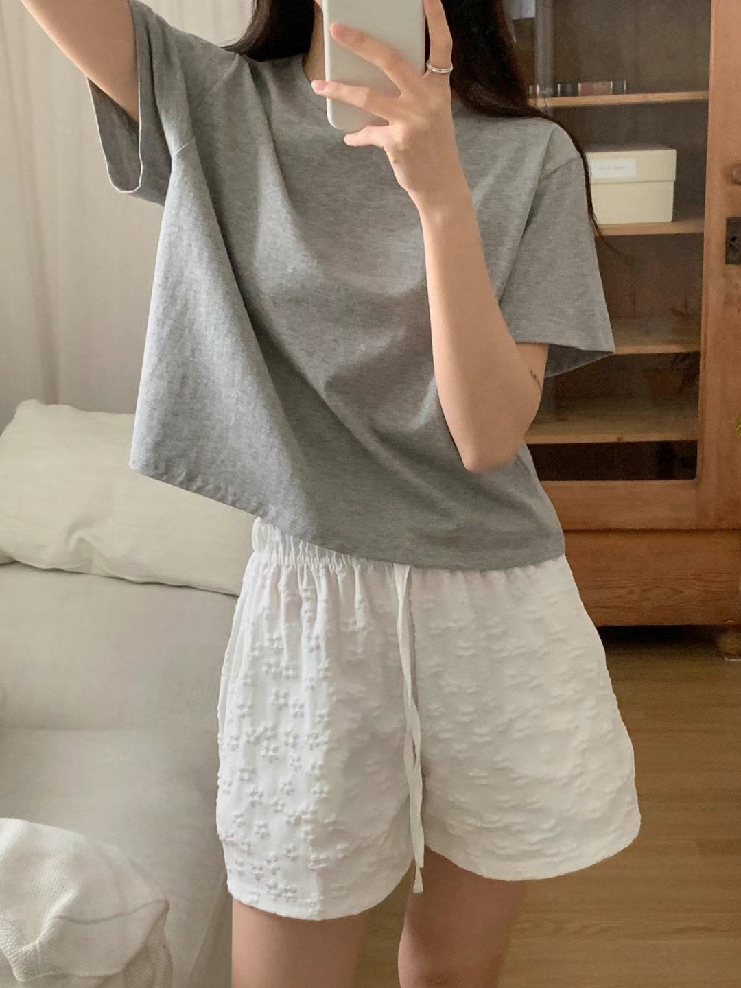 // 100%棉質中短款素TEE
