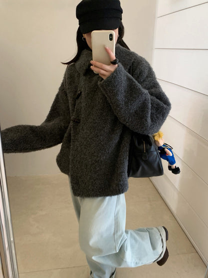 // 慵懶圈圈毛牛角鈕可立領毛衣CD