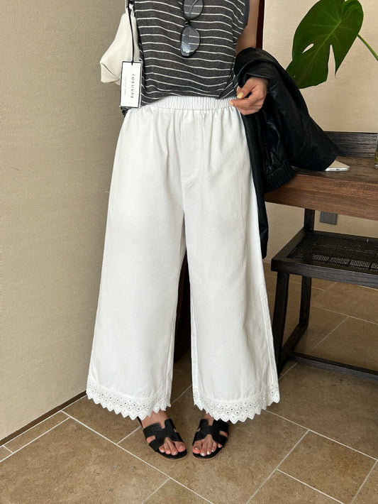 // 刺繡鏤空花邊腳休閒褲