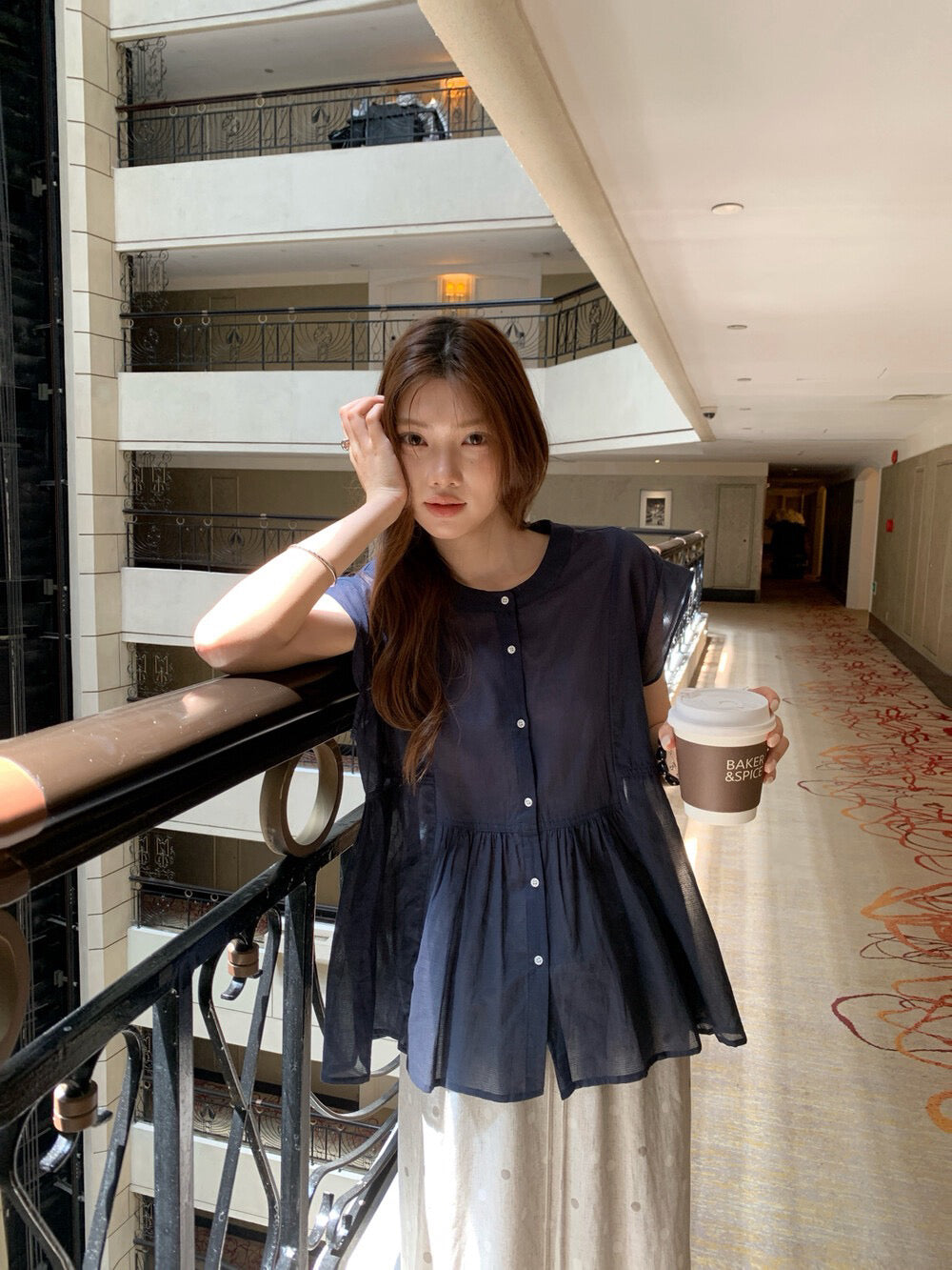 B20 / 圓領排扣壓褶衣擺BL