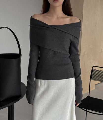 // 設計感交叉一字領小性感NT