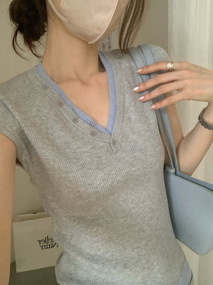 // 不規則鈕扣假兩件撞色V領針織上衣