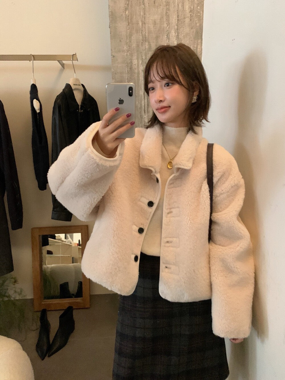 // 100%羊毛翻領毛茸茸外套