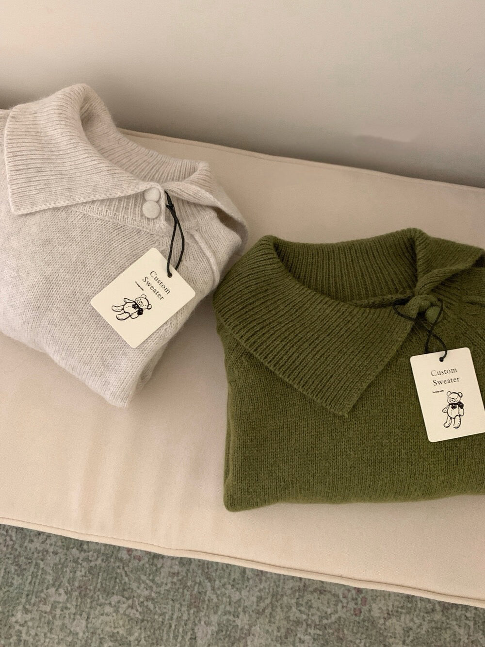 // 30%綿羊毛設計感不規則翻領毛衣