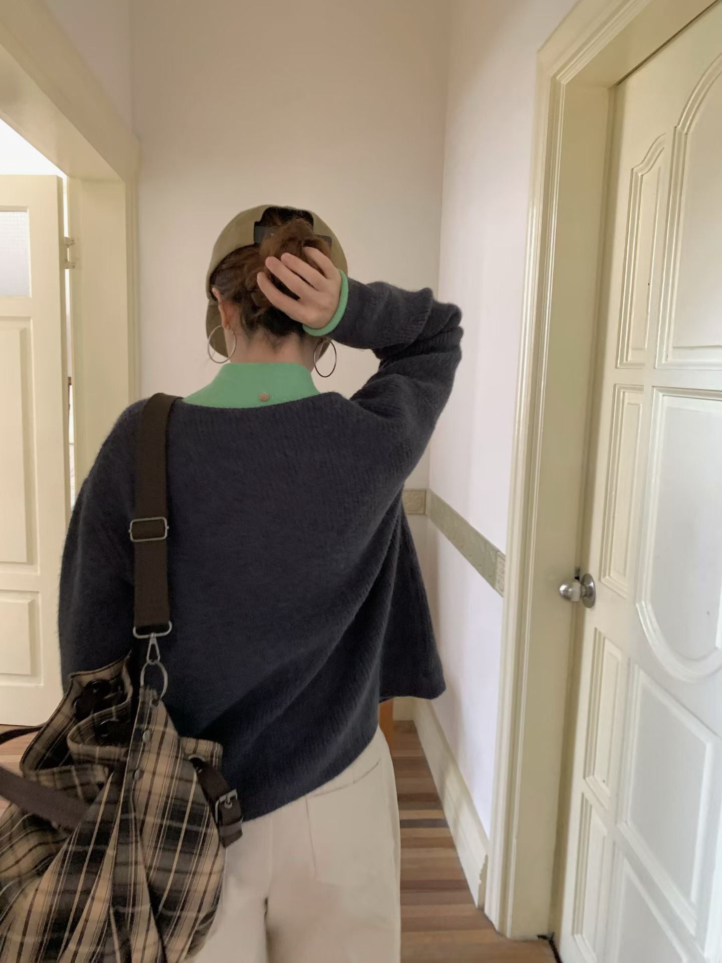 // 12色超美色系V領排扣羊絨紗CD