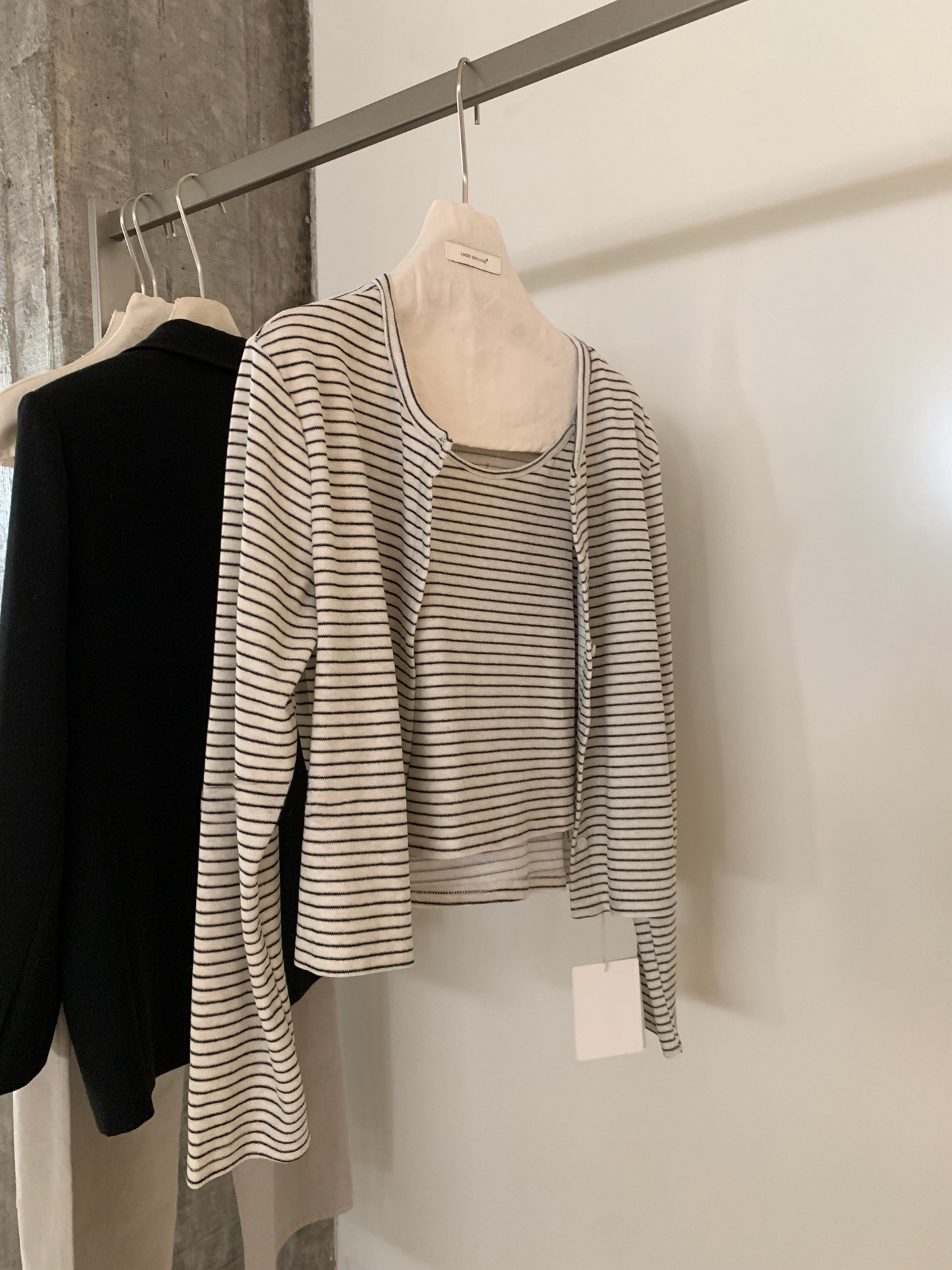 // 慵懶親膚間條吊帶+外套套裝