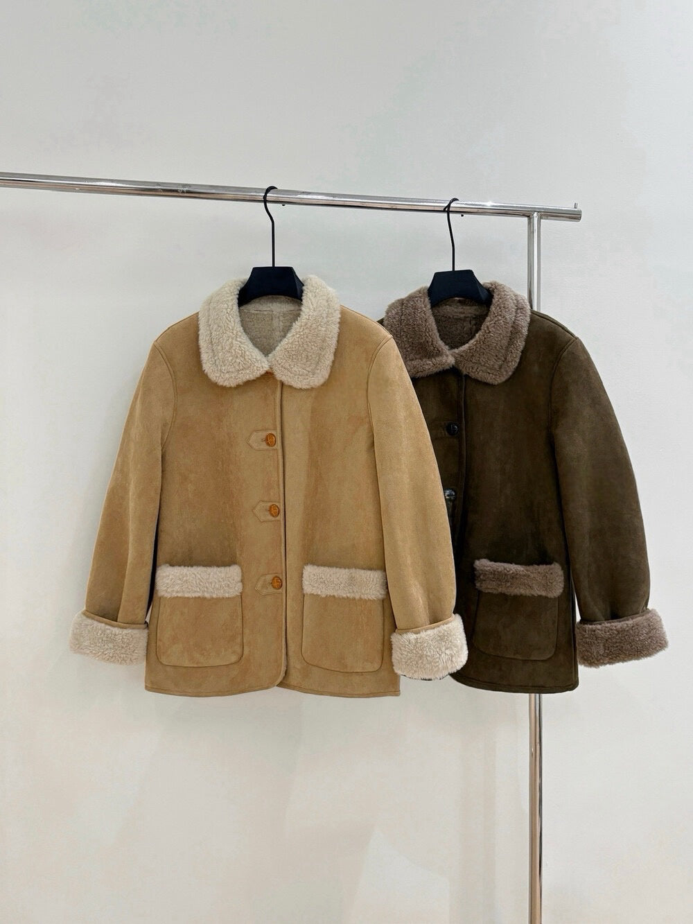 // 可愛圓翻領皮毛一體木鈕扣中長外套