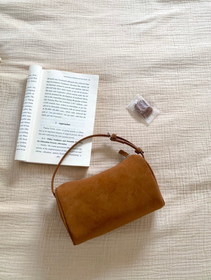 Nov. Part 3贈品🌟滿額$1200送簡約猄皮絨圓筒袋￼