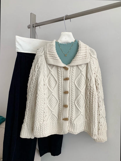 // 重工麻花牛角鈕翻領CD