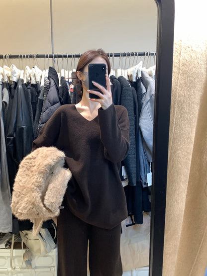 // 懶人必備氣質v領冷衫+褲套裝