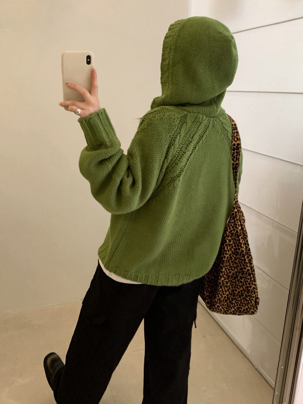 // 麻花肩線半鈕扣連帽慵懶毛衣