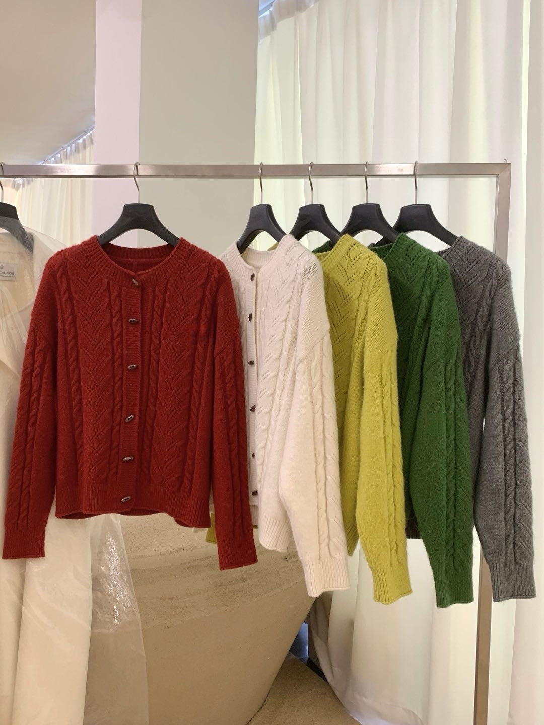 // 復古軟糯牛角鈕麻花CD