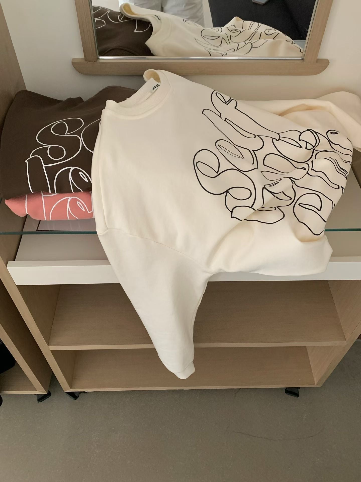 // 超大字母寬鬆版型衛衣