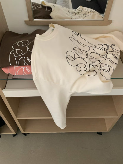 // 超大字母寬鬆版型衛衣