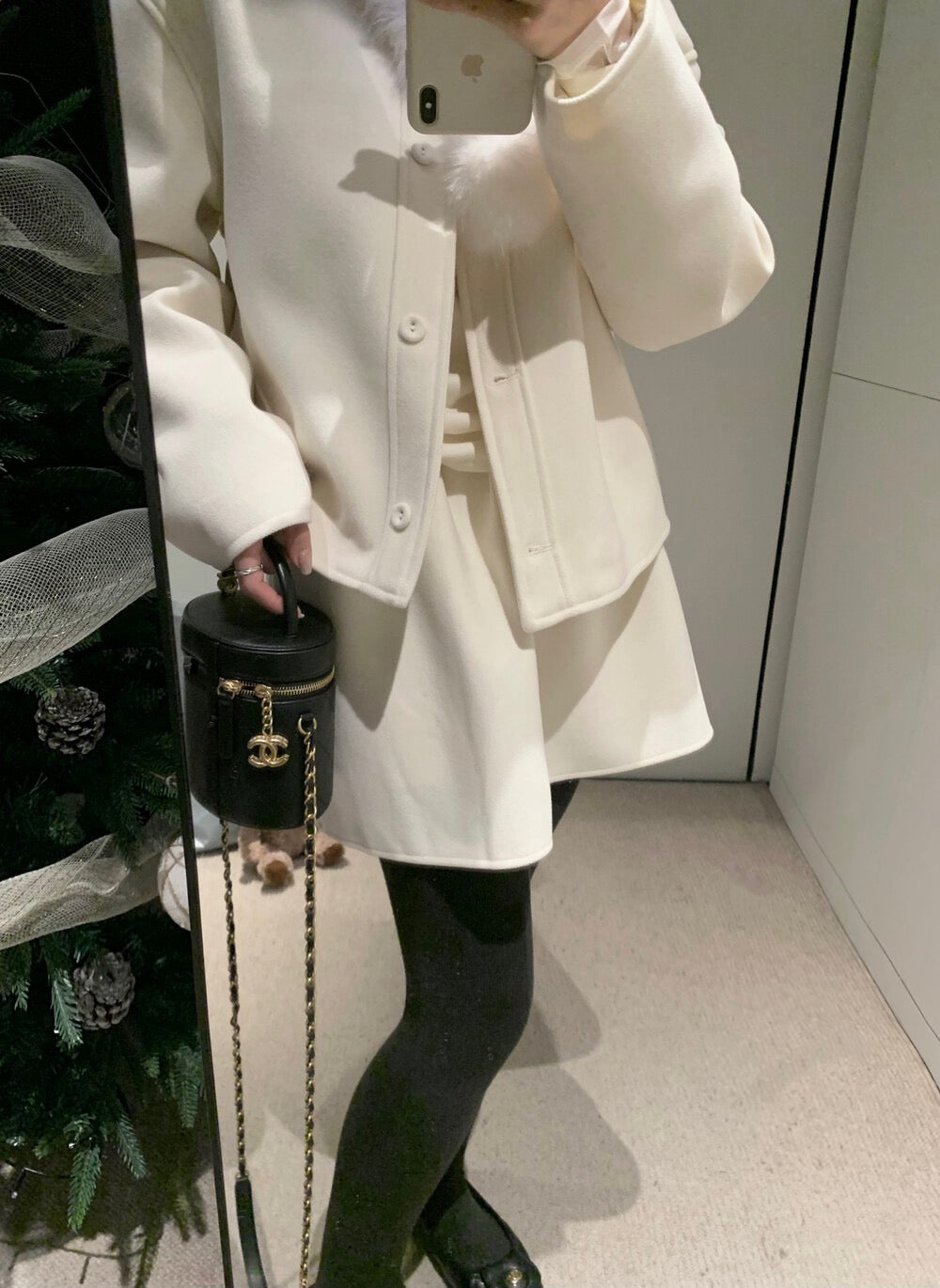 // 氣質薄夾棉圓領外套+壓褶短裙套裝(連毛毛頸巾)