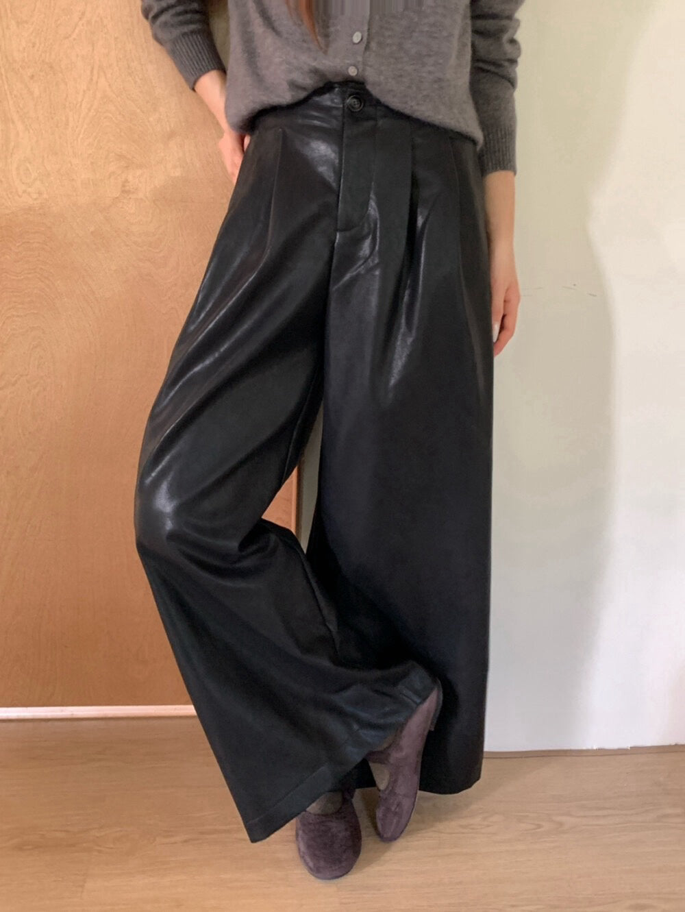 // 造型感帥氣軟軟油蠟皮褲