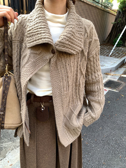 // 復古慵懶麻花紋翻領CD