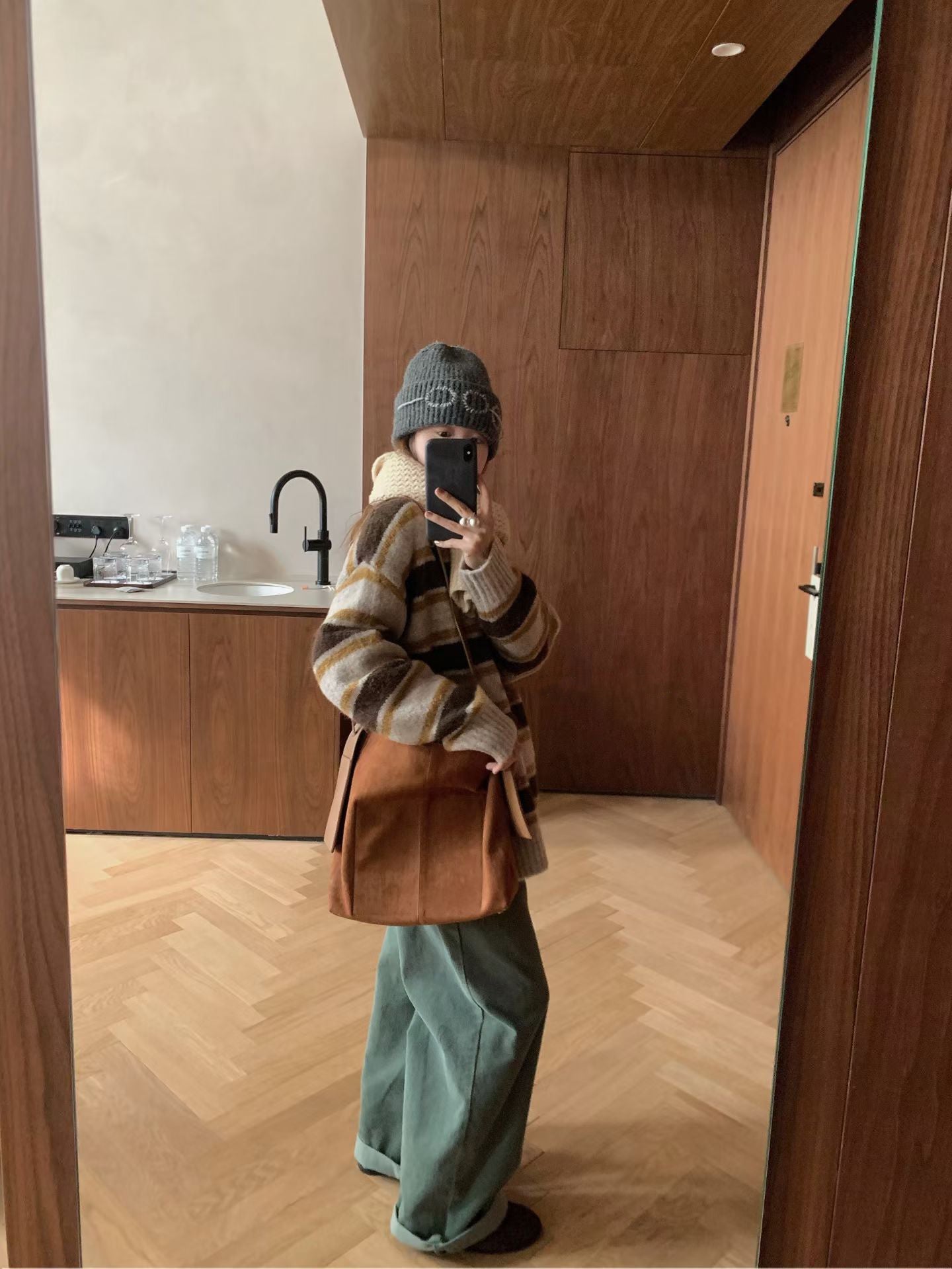 // 10%羊毛復古配色間條毛衣