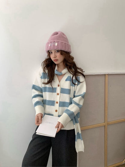 // 17%綿羊毛V領粗間條CD(連頸巾)