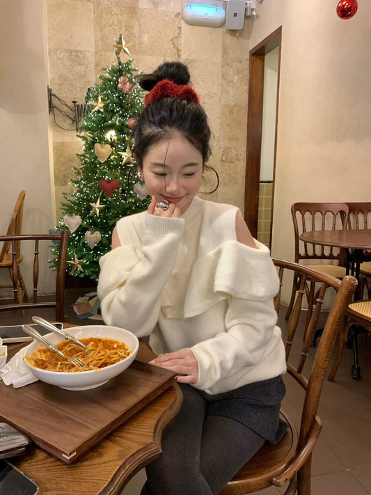 // 小性感露肩荷葉邊毛衣