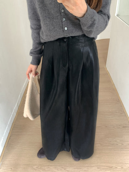 // 造型感帥氣軟軟油蠟皮褲