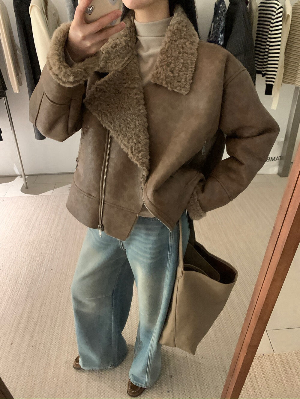 // 復古感皮毛一體做舊感皮外套