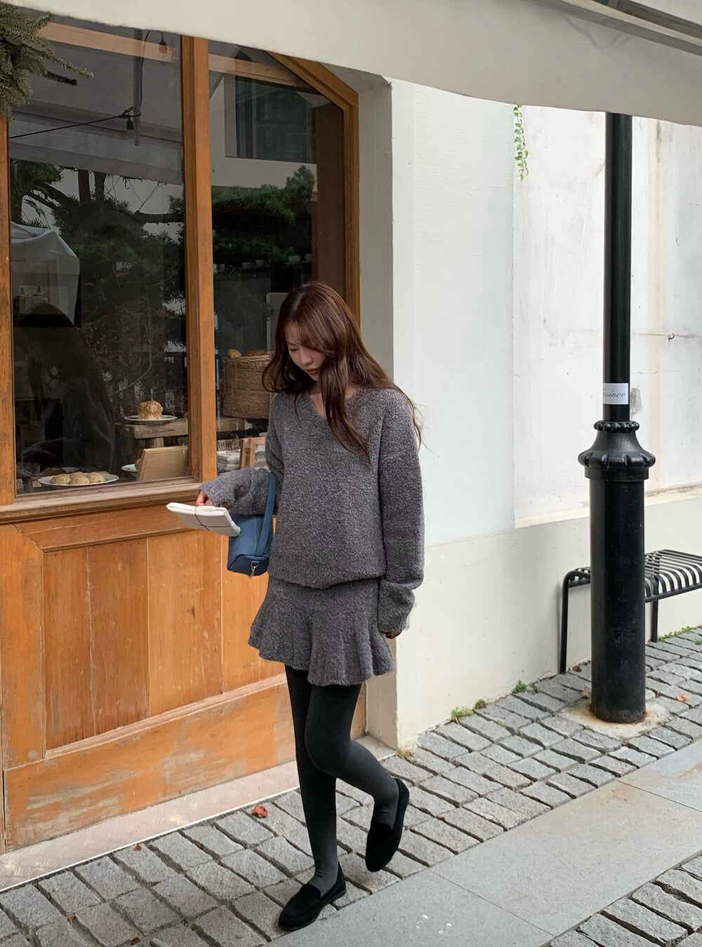 // 慵懶感V領毛衣+荷葉腳短裙套裝