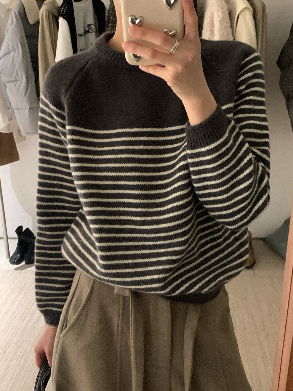 // 簡約圓領間條圓領毛衣