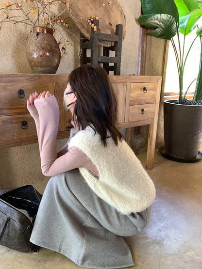 // 毛毛茸疊穿針織背心