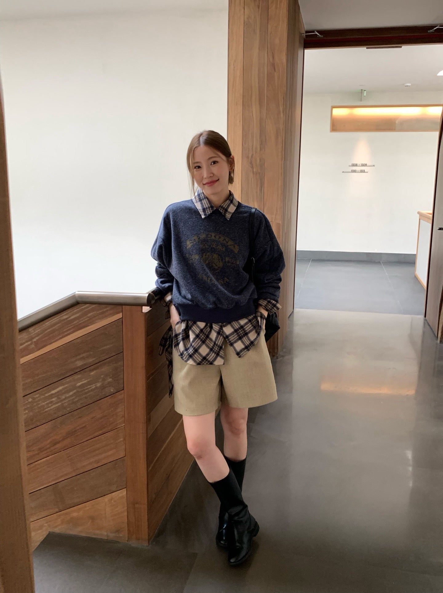 // 挺括感羊毛呢料連腰帶短褲